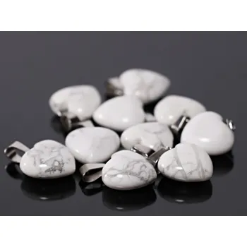 Přívěsek Magieprirody.cz Přívěsek srdce Howlit 16×16×8 mm #ZM226