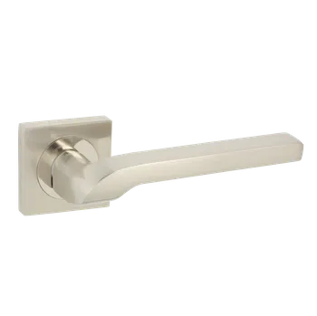 Dveřní kování DOMINO Dveřní dělené rozetové kování NEMO-QR Klika štít hranatý M9 Nikl lakovaný, QUADRO-QR WC, rozeta WC zámek