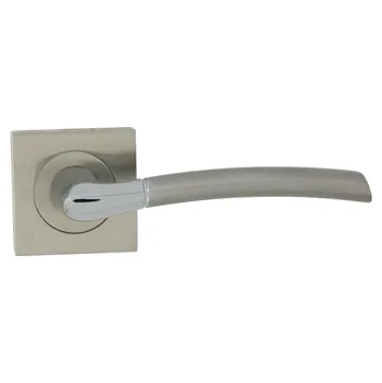 Dveřní kování DOMINO Dveřní dělené rozetové kování PRESTO-QR Klika štít hranatý - M9, QUADRO-QR WC, rozeta WC zámek