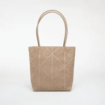 Kabelka Kabelka Calvin Klein Emblem Aop Suede Small Tote Desert Taupe Universal