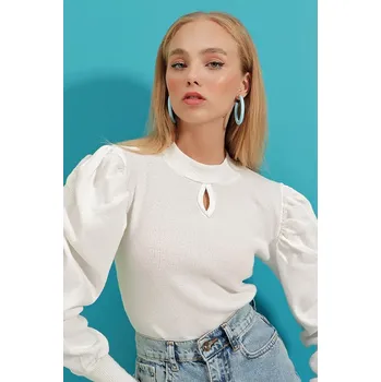 Dámské tričko trendyol Weiß 8278920 M