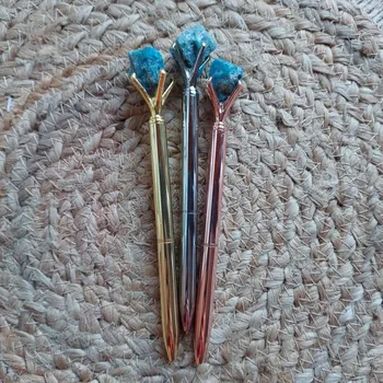 Propiska s minerálem - Modrý apatit