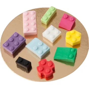 Jedlá dekorace na dort SADA FIGUREK KOSTEK barevné 10 KS CUKROVÉ DEKORACE NA DORT