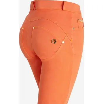 Dámské oblečení Freddy kalhoty WR.UP SNUG v oranžové barvě, reálné kapsy, normální pas na knoflíčky, široké nohavice Vybraná velikost: S