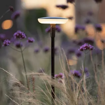 Venkovní osvětlení In-lite In-lite Sway Black Disk 8,5 cm se stonkem 100 cm dekorativní stojací LED svítidlo