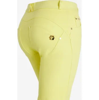 Dámské kalhoty Freddy kalhoty WR.UP SNUG ve žluté barvě, reálné kapsy, normální pas na knoflíčky, široké nohavice Vybraná velikost: S