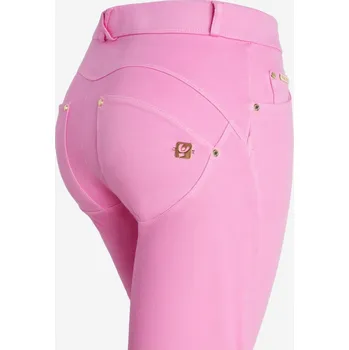 Dámské oblečení Freddy kalhoty WR.UP SNUG v růžové barvě, reálné kapsy, normální pas na knoflíčky, široké nohavice Vybraná velikost: S