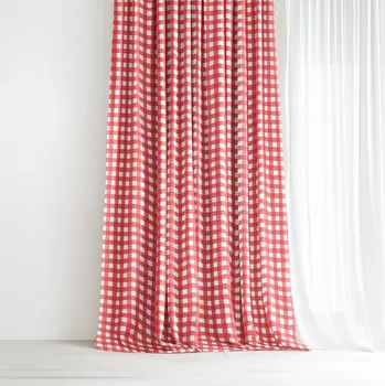Dekorační závěs - Červené kostičky 140x150 cm