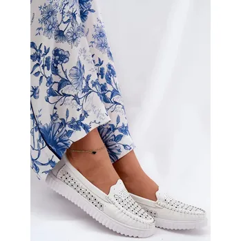 Dámské mokasíny Dámské kožené mokasíny s perforovaným vzorem Vinceza – bílé Velikost: 38