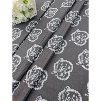 Látka 100% bavlna - bílá malovaná srdce na šedé LOVE