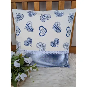 Povlak na polštářek Povlak na polštář 40 x 40 cm – zdobená modrá srdíčka v kombinaci s venkovsky modrou kostičkou a krajkou