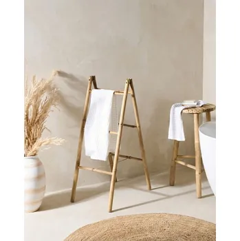 Ručníkový stojan z přírodního bambusového dřeva věšák na oblečení úložný prostor do koupelny 3 příčky ekorativní moderní skandinávský styl Beliani