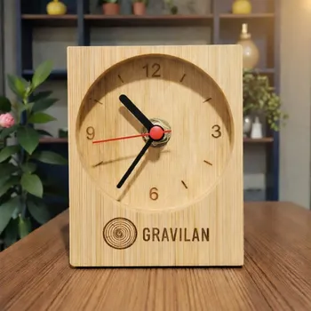 Hodiny GRAVILAN Bambusové stolní hodiny s gravírováním – osobní dárek