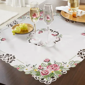 ubrus Die moderne Hausfrau Ubrus s výšivkou Růže, 85 x 85 cm 494495