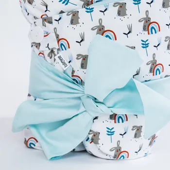 Zavinovačka Tulimese Péřová zavinovačka zajíček VELIKOST ZAVINOVAČKY: VELIKOST 80X80 CM, VARIANTY PROVEDENÍ: ZAPÍNÁNÍ NA KNOFLÍKY A MAŠLI