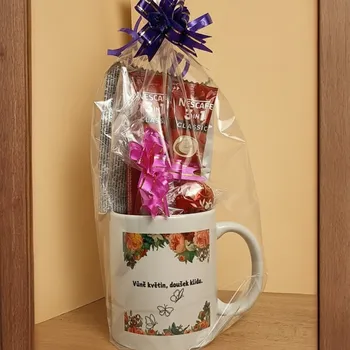 Hrníčkový balíček s květinami a motýly