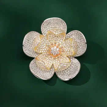 Brož Éternelle Luxusní brož ve tvaru zářivého květu se zirkony Manon B7389-XZ0154SS Zlatá