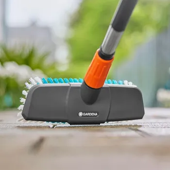 Mycí kartáč na vozidlo Gardena Cleansystem mycí kartáč tvrdý s násadou – sada (18828-20)