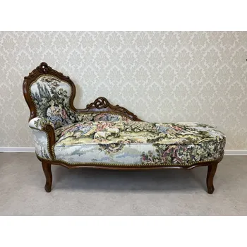 Pohovka Elegantní lenoška s vyřezávaným rámem a čalouněním s venkovskou scénou, cena za ks