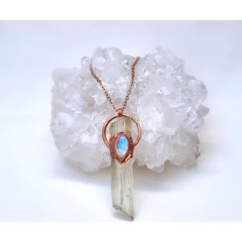 Přívěsek Měsíční kámen a oboustranně ukončený krystal Hiddenit - přívěsek/náhrdelník ŠPERKY S PŘÍRODNÍMI KRYSTALY