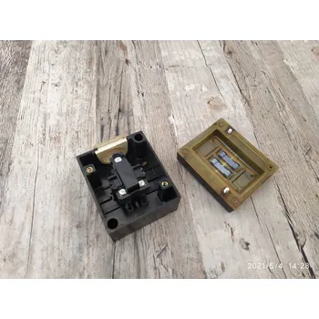 vypínač a zásuvka SEZ Starý bakelitový vypínač spínač do vlhka č.1 č.2 č.5 č.6 č.7 křížový Varianta: č.6