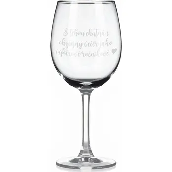 Sklenice Sklenice na víno s gravírovaným textem - S tebou chutná i obyčejný večer jako výběrové ročníkové ♥