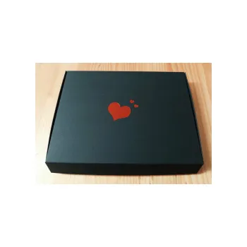 Jedlá dekorace na dort ČERNÁ KRABIČKA SE SRDÍČKEM černá krabička srdíčko