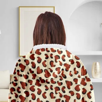 Dámská mikina Mikina mikinová deka hnědá s kapucí, univerzální vzor leoparda