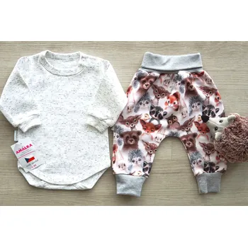 Kojenecké oblečení AMÁLKA Souprava pro miminko s kalhotami, koukající zvířátka Velikost: 62