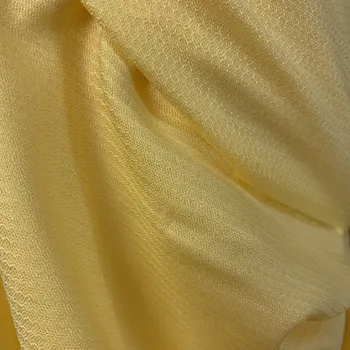 Vzorek parfému Vzorek - Světle žlutá viskóza, jemný vzorek