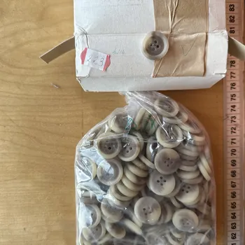 Knoflík Žíhaný knoflík matně béžový 2cm OP Prostějov