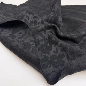 Žakár černý, synt.vl. s příměsí vlny