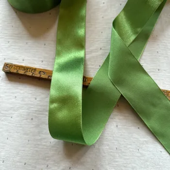 Stuha Vzorek - Atlasová stuha 40mm, Trávová