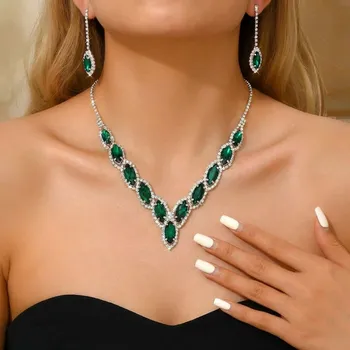 Souprava šperků B-TOP Elegantní šperková souprava se zelenými kamínky