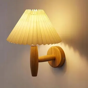Nástěnné svítidlo Moderní dřevěné nástěnné svítidlo s plisovaným stínidlem, severský retro styl