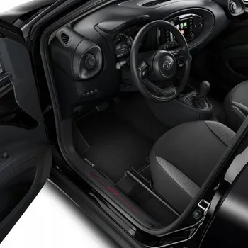 autokoberec TOYOTA AYGO X VELUROVÉ KOBERCE ČERNÉ OE PW210-0H018