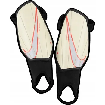 Fotbalový chránič Fotbalové chrániče Nike Charge Jr SP2165-113 L (140-150 cm)