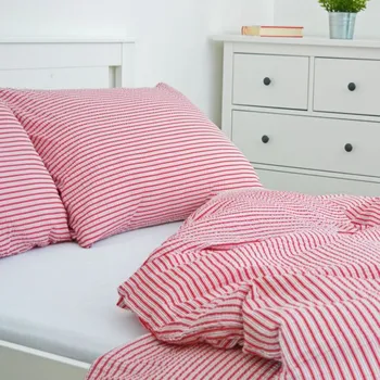 Povlak na polštářek Krepový povlak na polštář 70x90 - Pruhy červené II.jakost Zapínání: zip