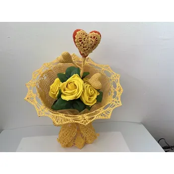 umělá květina Dubový skřítek Žluté mýdlové růže v háčkované číši – originální dekorace