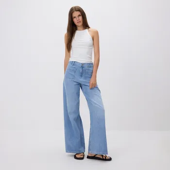 Dámské džíny Reserved - Džíny širokého střihu s našitými kapsami - modrá - 765FZ-05J - 765FZ-05J-34