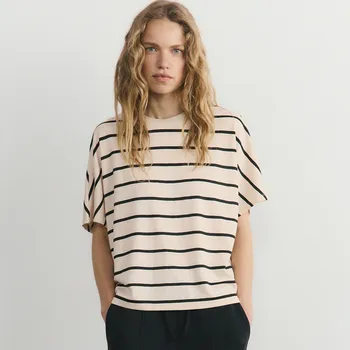 Dámské tričko Reserved - Oversize tričko s modalem - jiná - 6889V-ML1 - 6889V-ML1-S