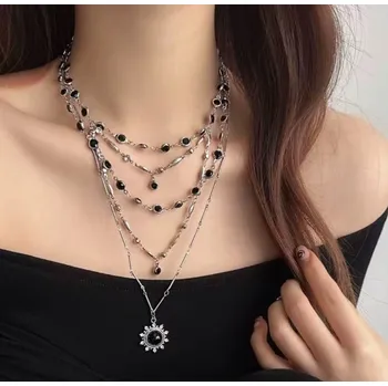 Souprava šperků B-TOP Designový vrstvený náhrdelník se slunečnicí a černými kameny