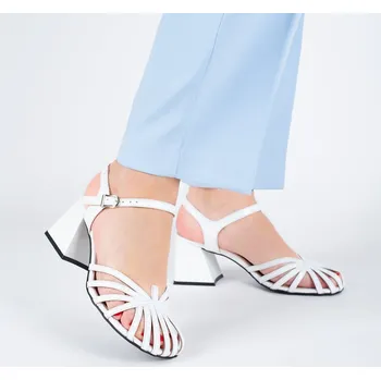 Dámské sandále Dámské bílé elegantní sandály s páskovým svrškem Letizia Velikost: 40