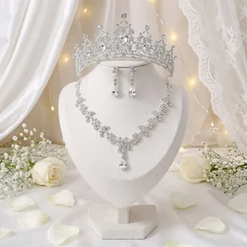 Souprava šperků B-TOP Elegantní svatební sada s korunkou a krystaly ve stříbrném tónu