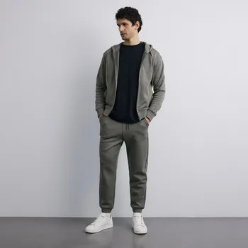 Pánské kalhoty Reserved - Teplákové kalhoty regular fit - pudrově zelená - 463EF-97X - 463EF-97X-XXL