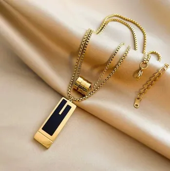 Náhrdelník B-TOP Designový zlatý vrstvený náhrdelník s geometrickými přívěsky