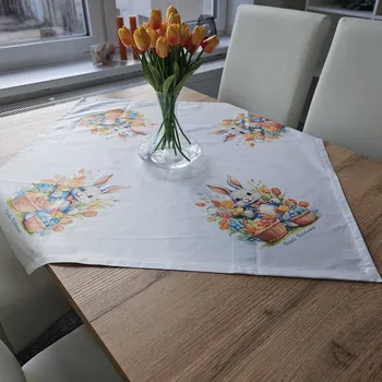 ubrus Ubrus - zajíček obklopen květy Rozměr: 90x90 cm