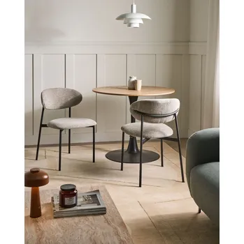 Jídelní židle Sada 2 jídelních židlí taupe čalouněné sedáky a opěradla černé kovové nohy moderní design Beliani