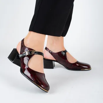 Dámské lodičky Dámské červené lakované Mary Jane lodičky s výraznou přezkou Letizia Velikost: 38