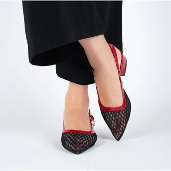 Dámské lodičky Dámské červeno-černé lakované lodičky s romantickým detailem Letizia Velikost: 38